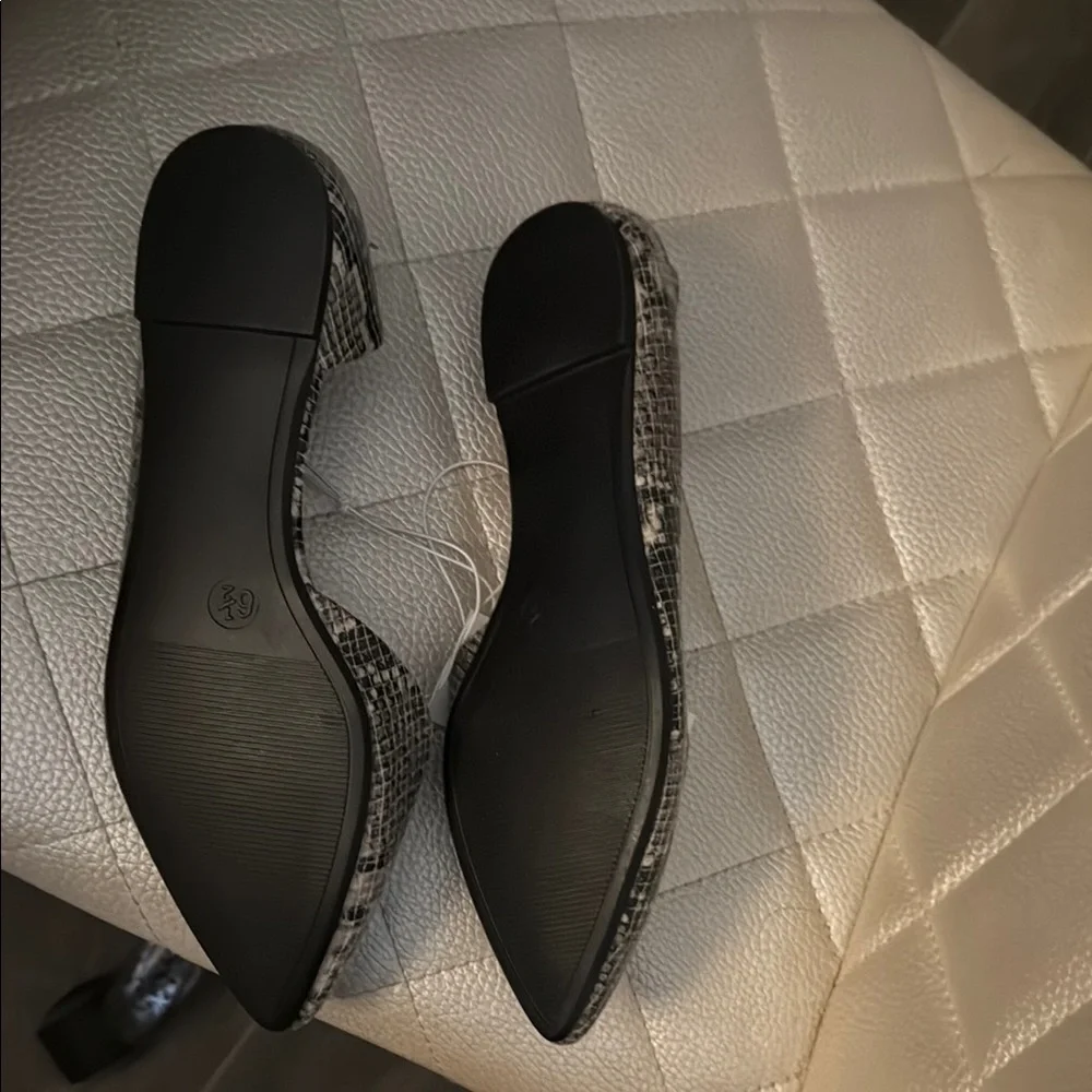 A New Day Women's Snakeskin Flats SZ 6.5 - Picture 3 of 3